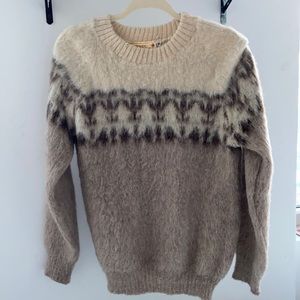 Beautiful vintage wool sweater